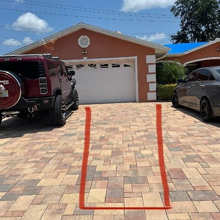 Twelve Oaks Modern Independent Apartment Tampa Kültér fotó