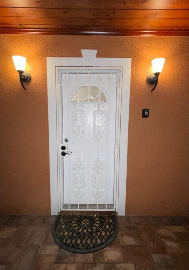 Twelve Oaks Modern Independent Apartment Tampa Kültér fotó